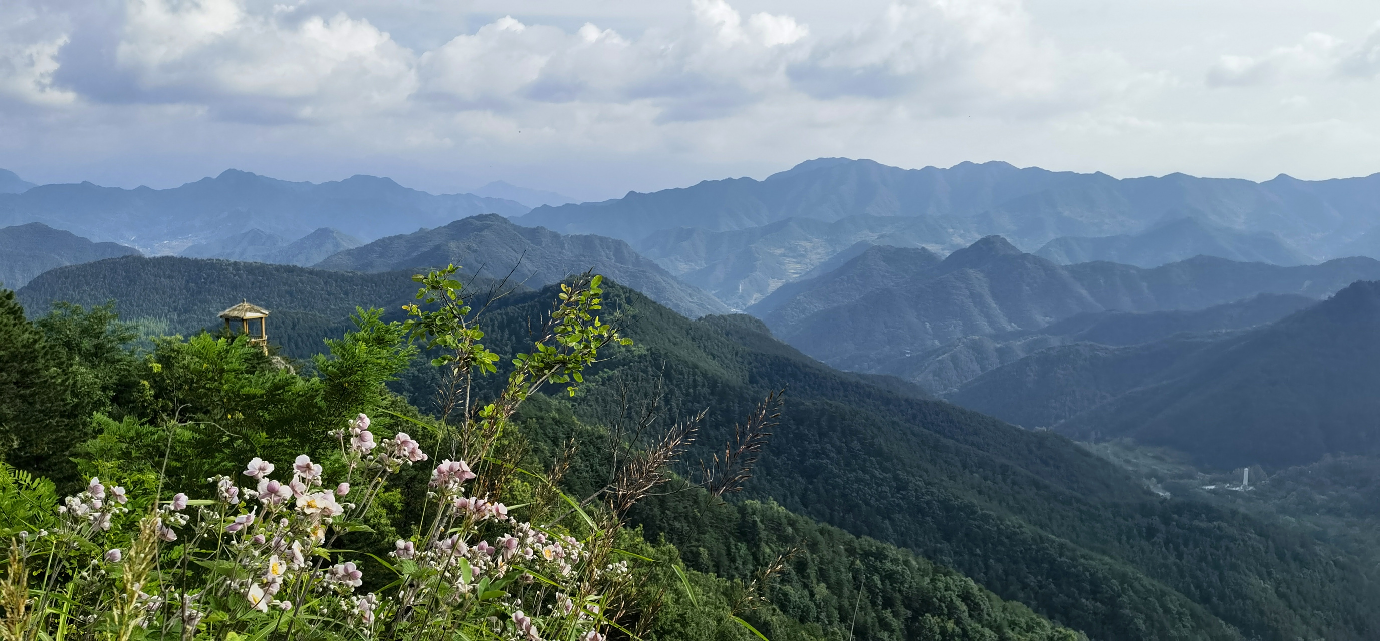 沿着江山起起伏伏温柔的曲线……#秦岭# #三门峡崤山# #熊耳山# #蓝天