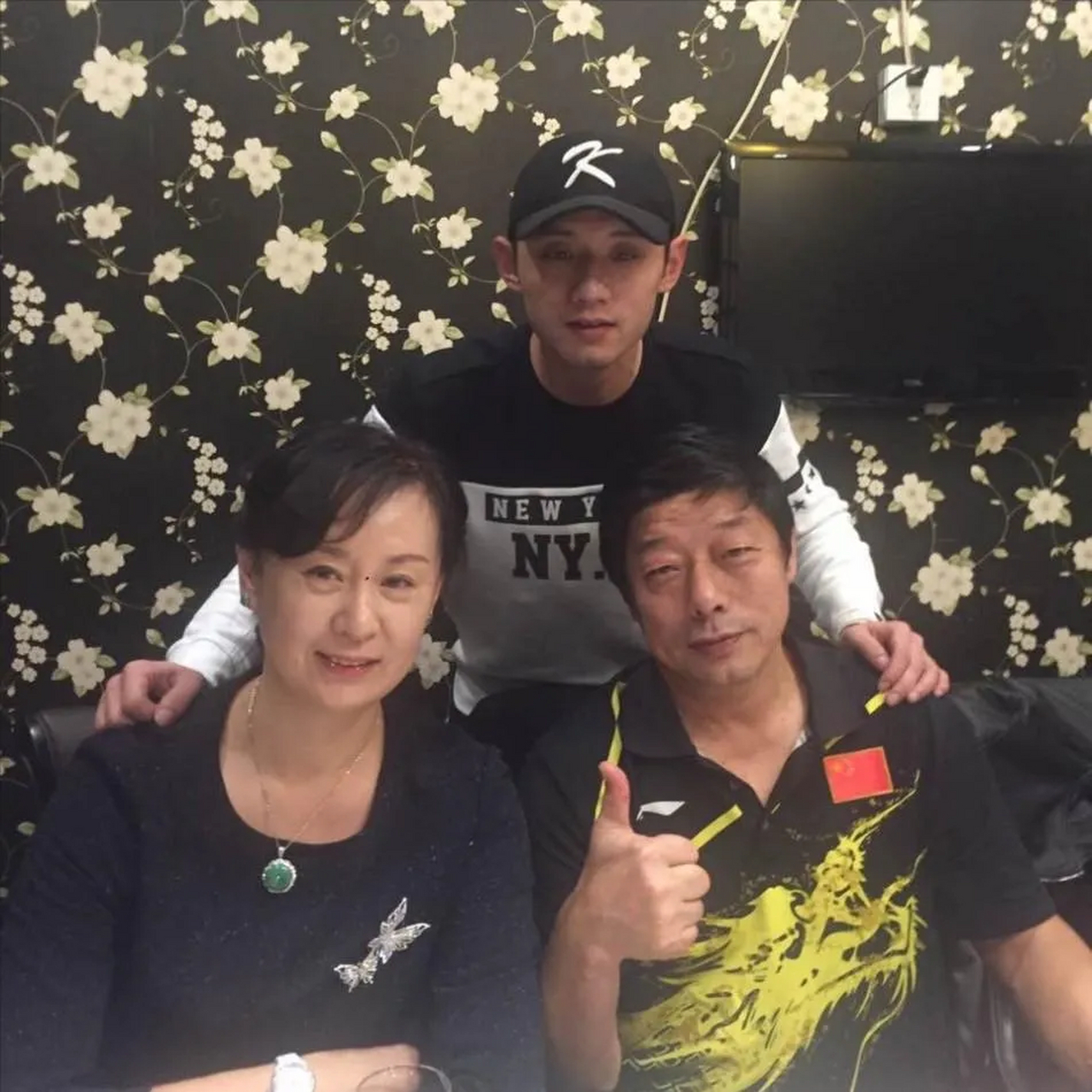 有一次,惠若琪去张继科家,没想到张继科母亲张口就来:"若琪你结婚了没