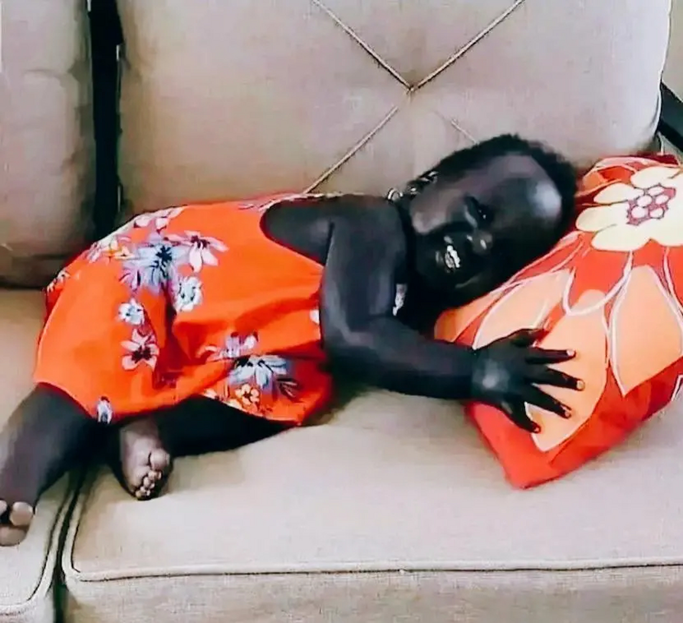 娶了个黑人媳妇,生了个"锅底娃"……河南一小伙娶了一个非洲妻子,生