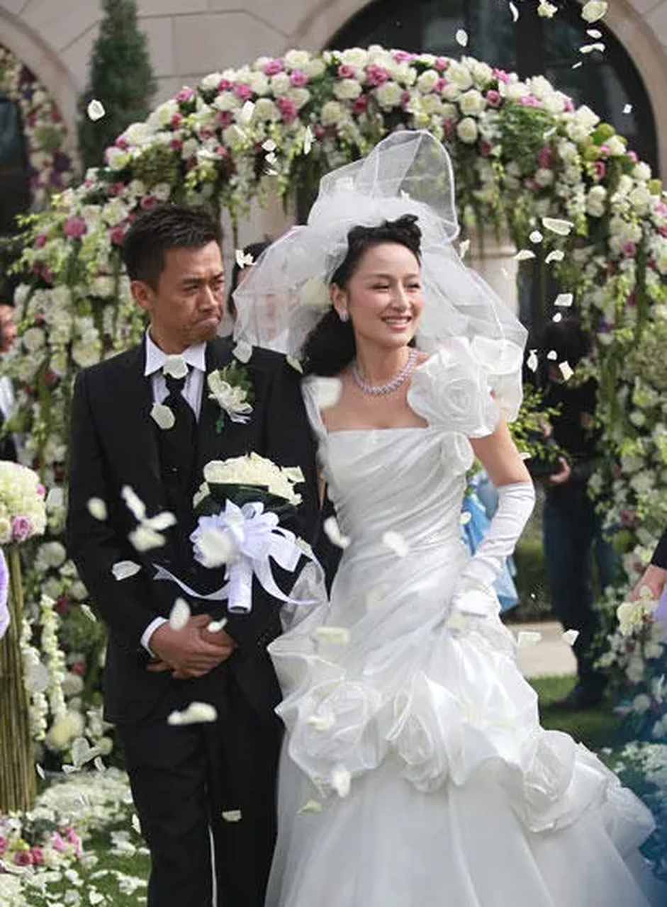 2009年,38岁的王学兵娶了31岁的美女孙宁.结婚时,孙宁又买房又办婚宴.