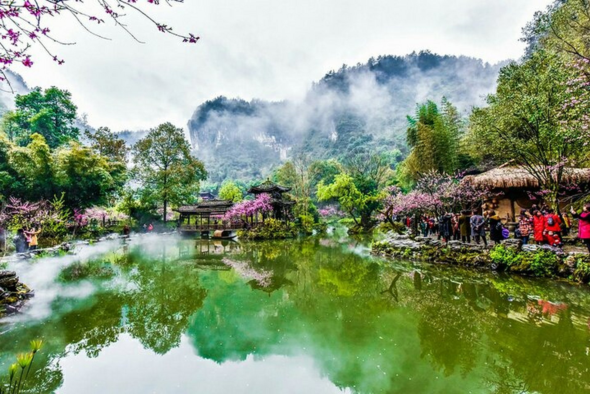 原創歌曲:桃花源 在那個地方,有一位姑娘,面對著太陽,輕輕歌唱.