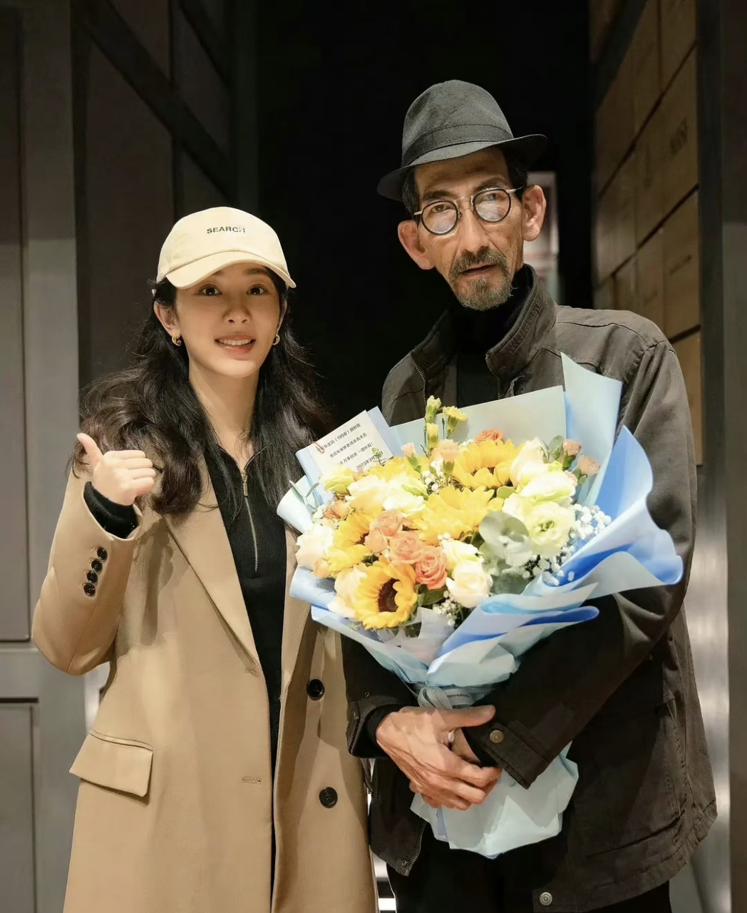 杨紫和车保罗的合照 #动态创作月# #四月打卡挑战赛