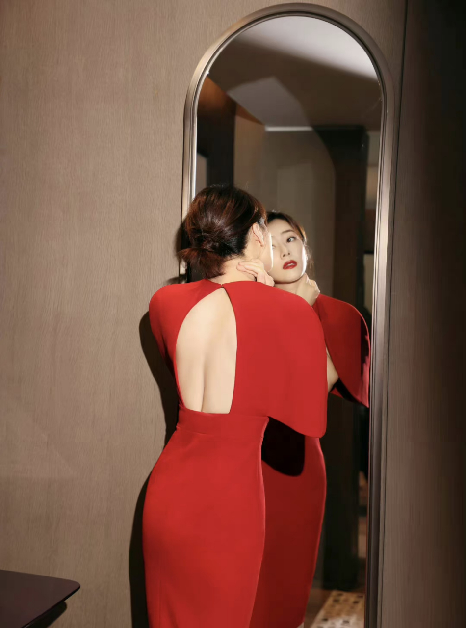 高圆圆的背影有点迷人#四月创作打卡挑战赛# #动态创作月