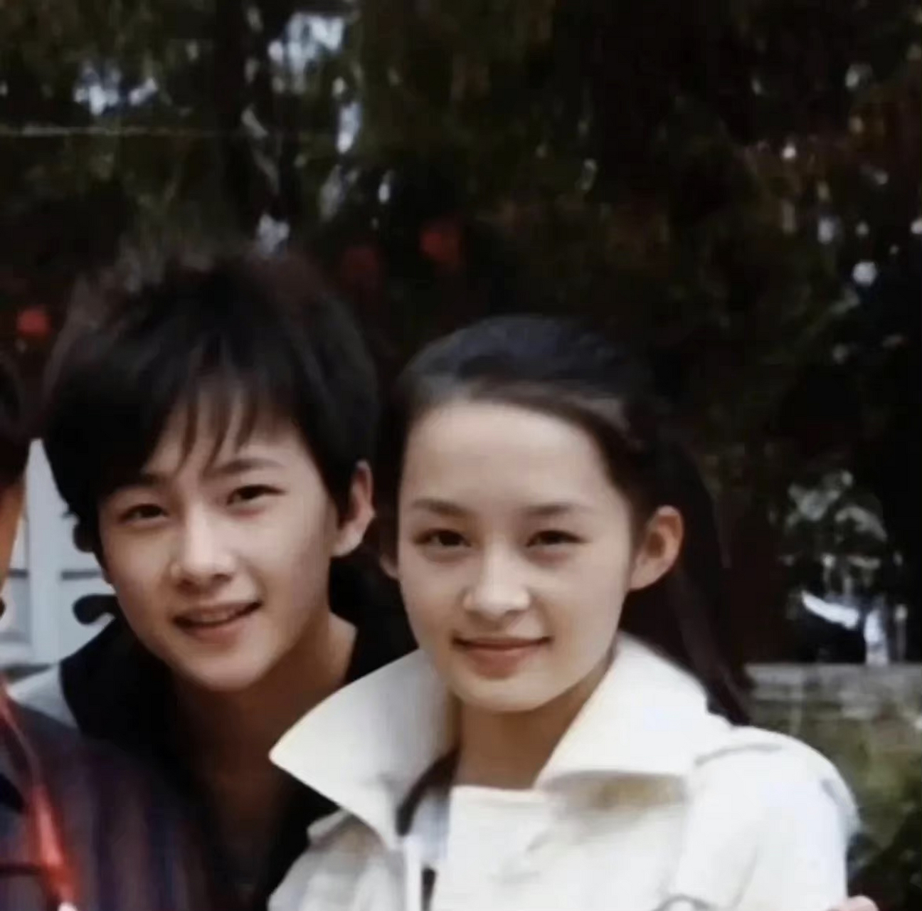 10几岁的杨洋和20岁的李沁,杨洋长开成熟了,而李沁看上去倒是没怎么变