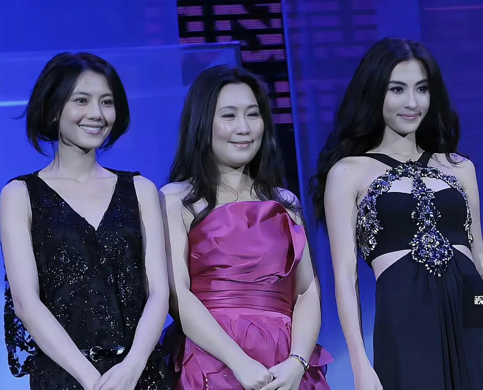 张柏芝和高圆圆同框,张柏芝只要是合照基本都被艳压,但并不妨碍单人