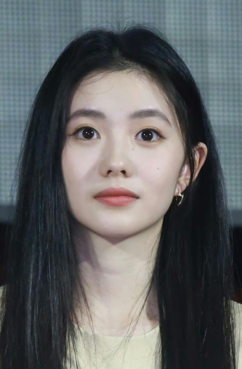 刘浩存生图,肤色美白,是比较耐看的一种类型#四月创作打卡挑战赛