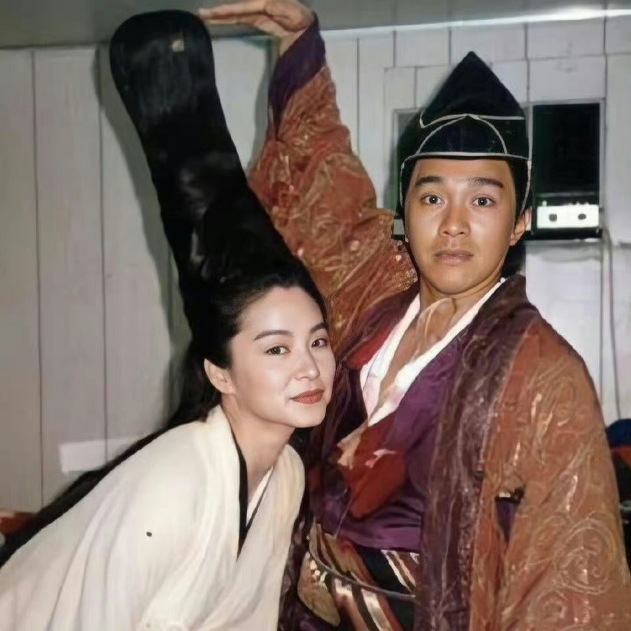 周星驰与周慧敏,王祖贤 ,张曼玉 ,林青霞的合影 ,星爷一直都这么帅气