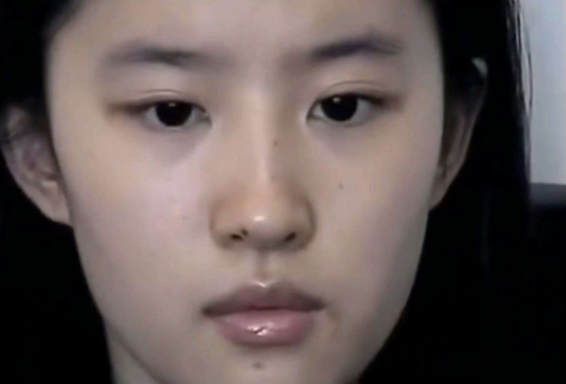 原来刘亦菲鼻尖那里还有一颗痣,之前都没注意过 67