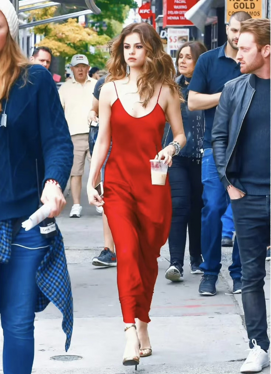 赛琳娜这张图简直封神了,把她特有的慵懒风展示的淋漓尽致 67#打卡