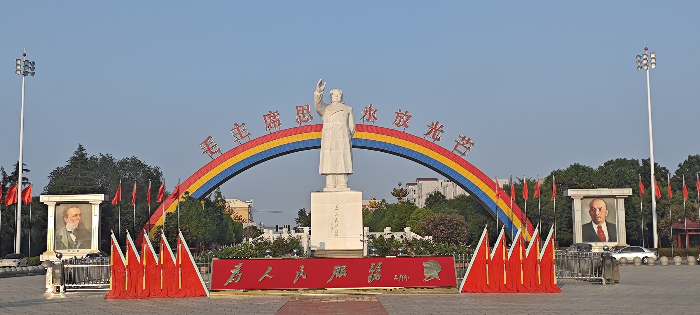 出差给来客户做it售后服务,来瞻仰下,有人知道这是哪里吗?