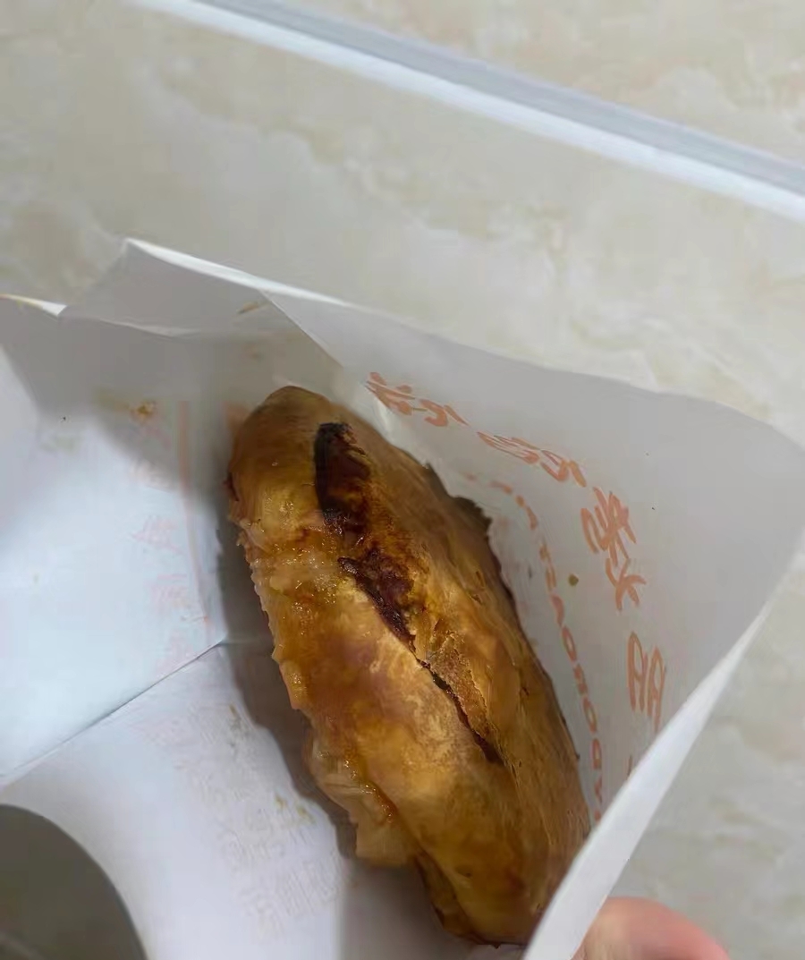 麦多馅饼  麦多馅饼真的是学校门口附近都会有的早餐店,早上起不来