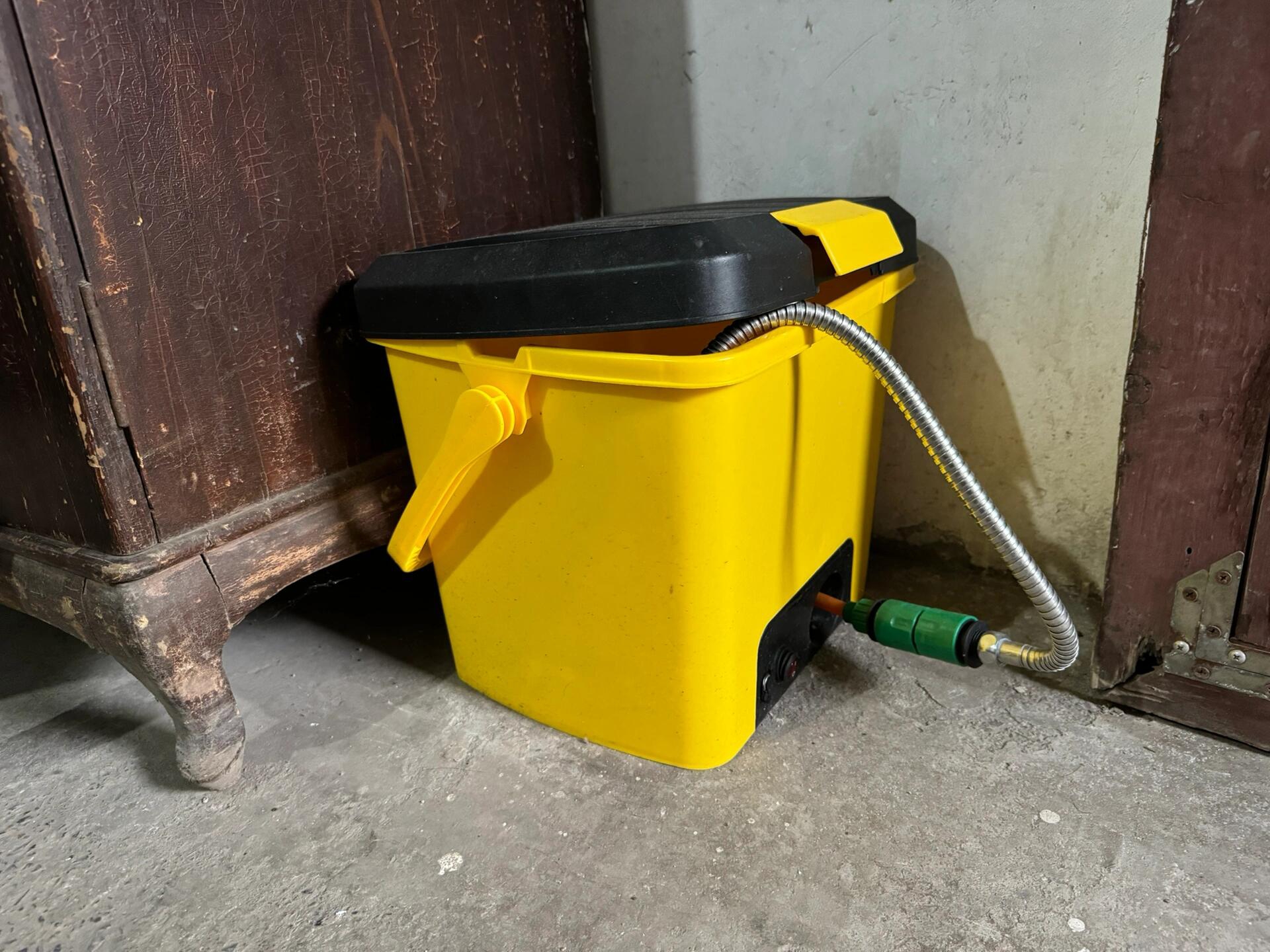 在上海月入过万,却住300 出租屋