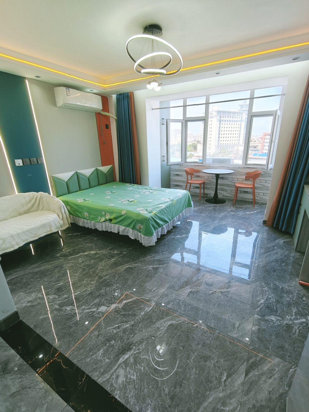 精装一室空调房 可短租月付押一付一 交通便利干净整洁