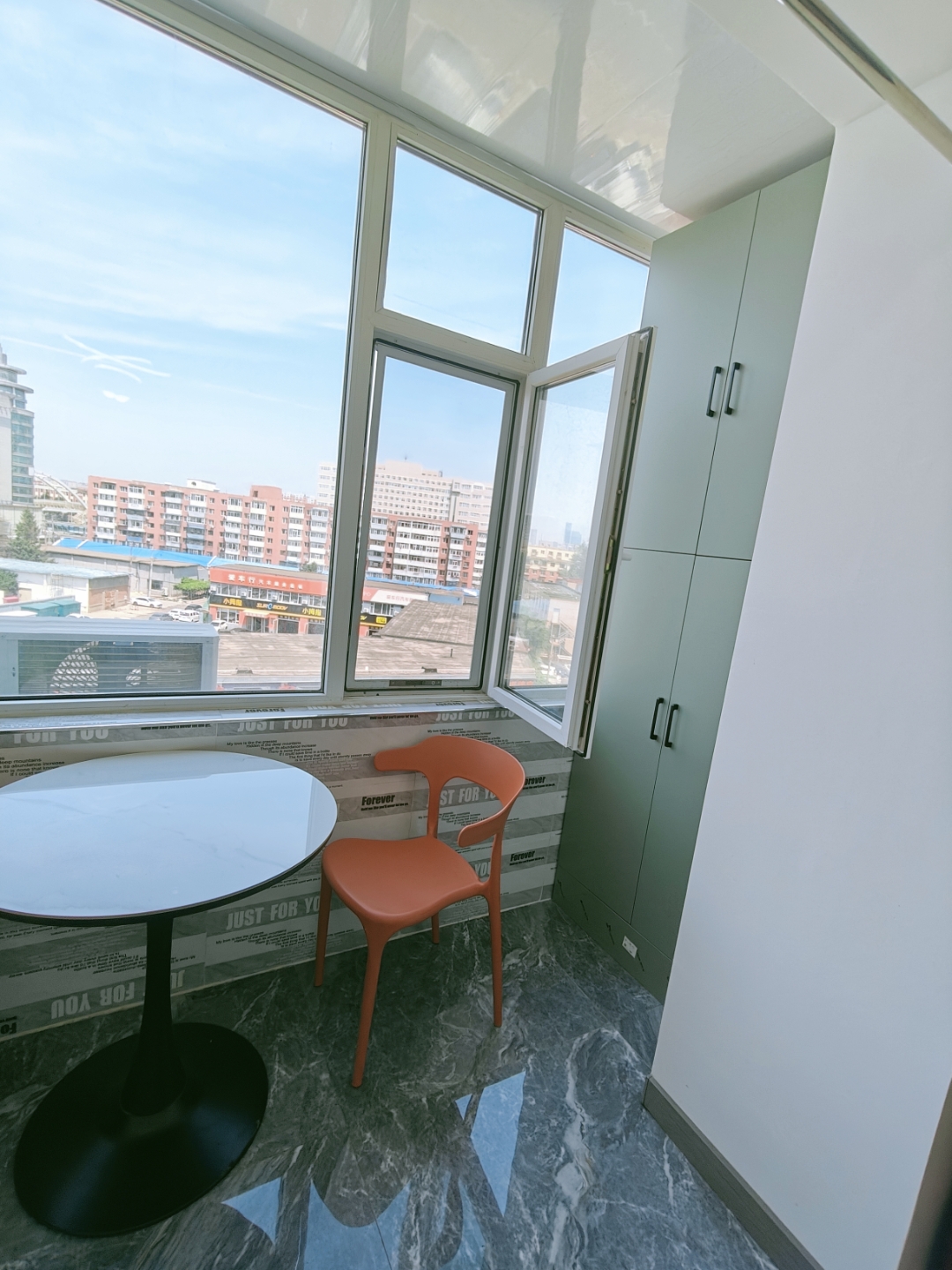 精装一室空调房 可短租月付押一付一 交通便利干净整洁