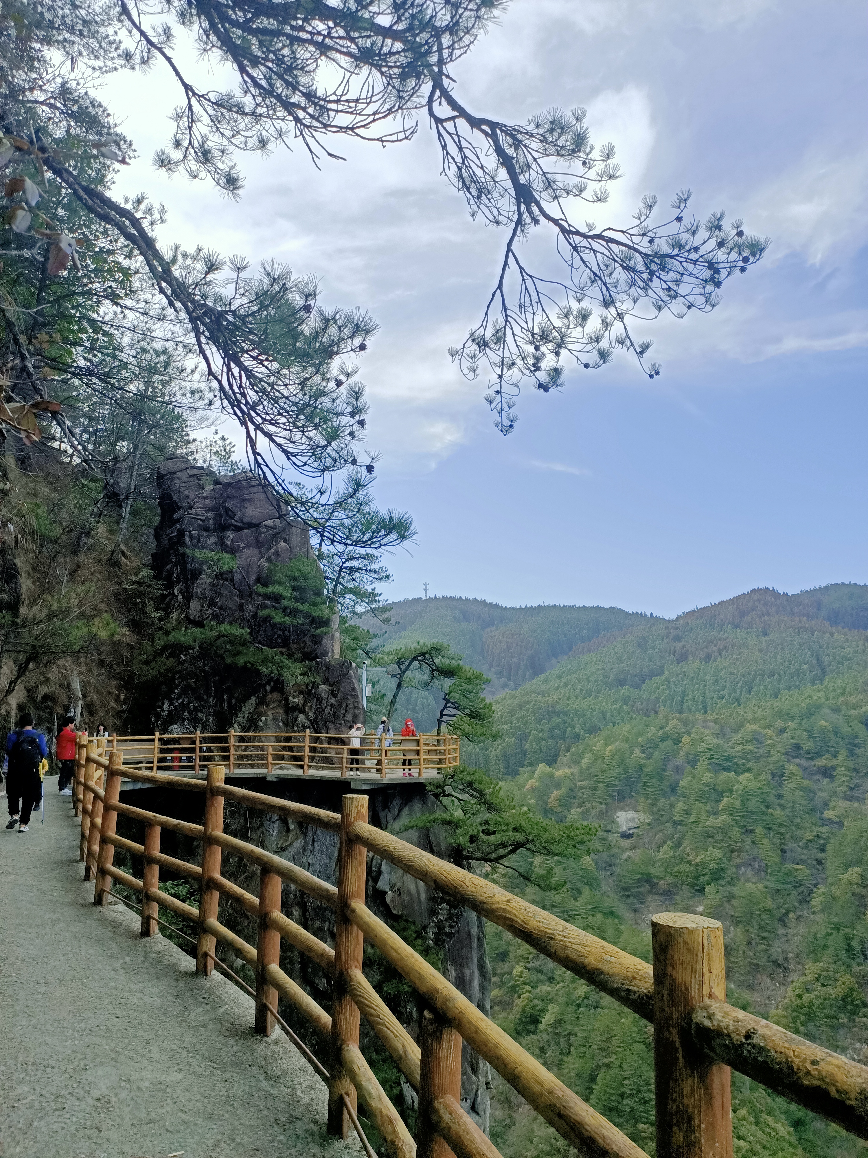 明月山青云栈道风景图片