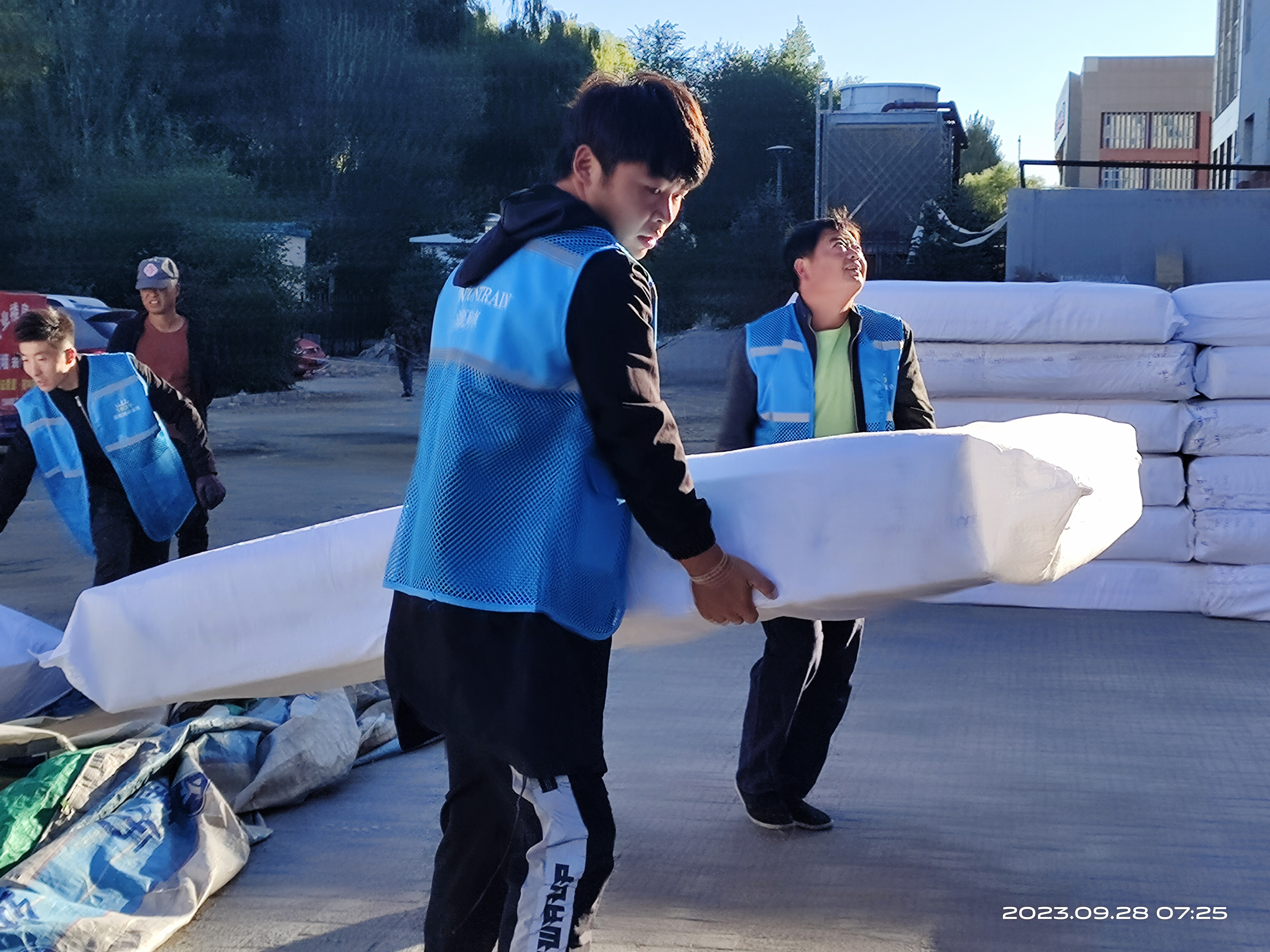 "床垫温顿列车,呼啸而过,带走了白天的疲惫,带来了夜的宁静.