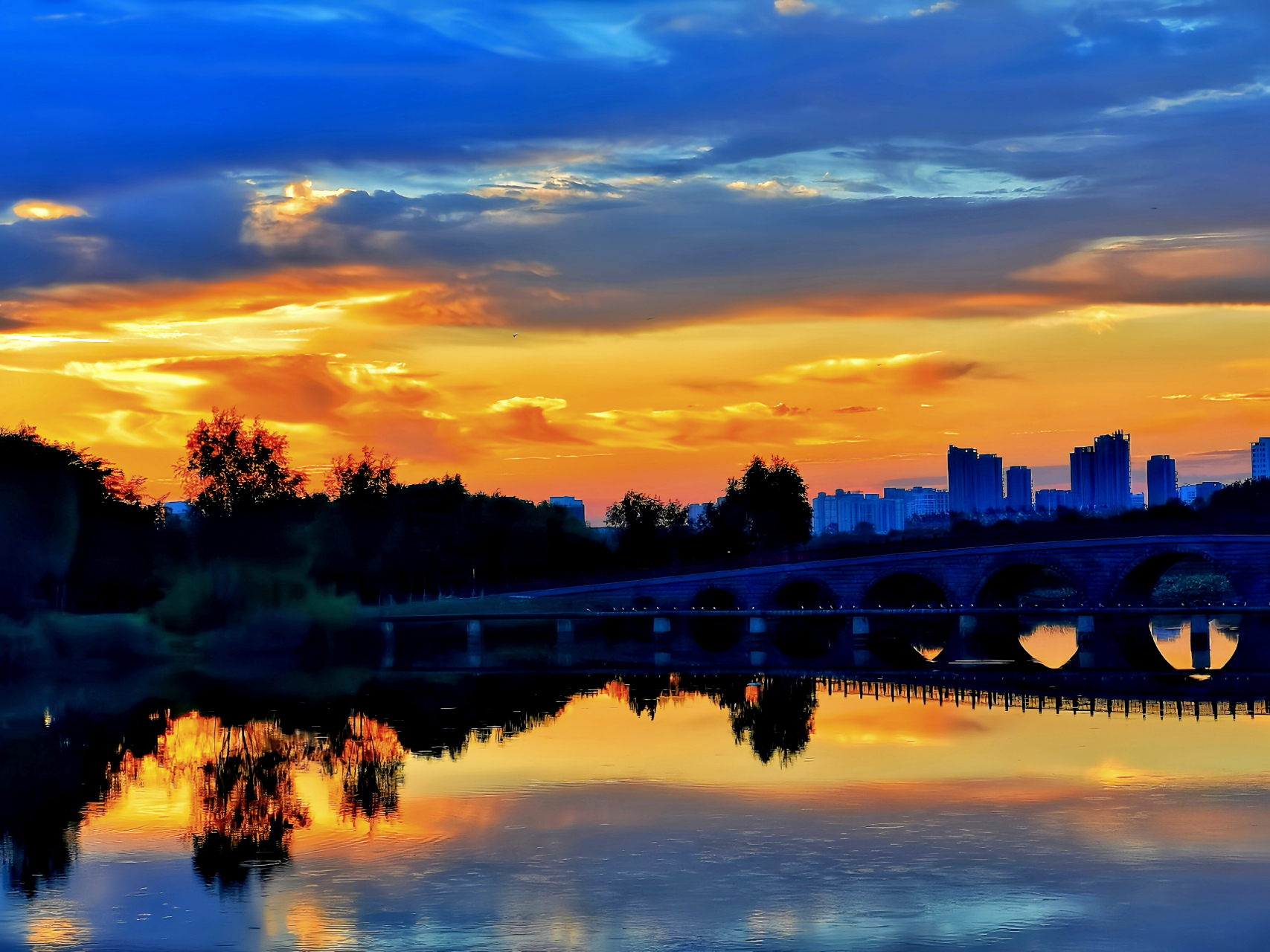 初秋的早晨是美丽