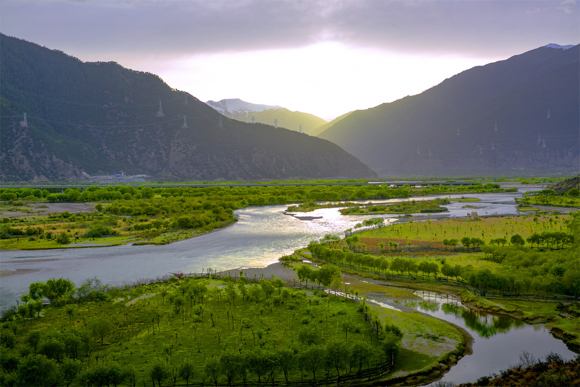 2009年7月29日,《雅尼国家湿地公园总体规划》在拉萨市顺利通 过了