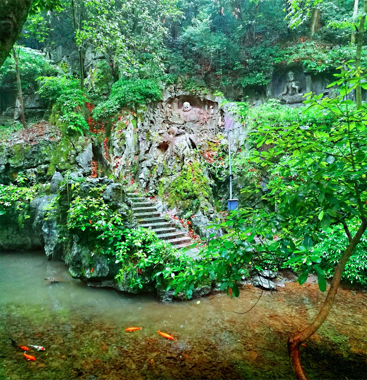 灵隐寺,又名云林寺,位于浙江省杭州市,背靠北高峰,面朝飞来峰.