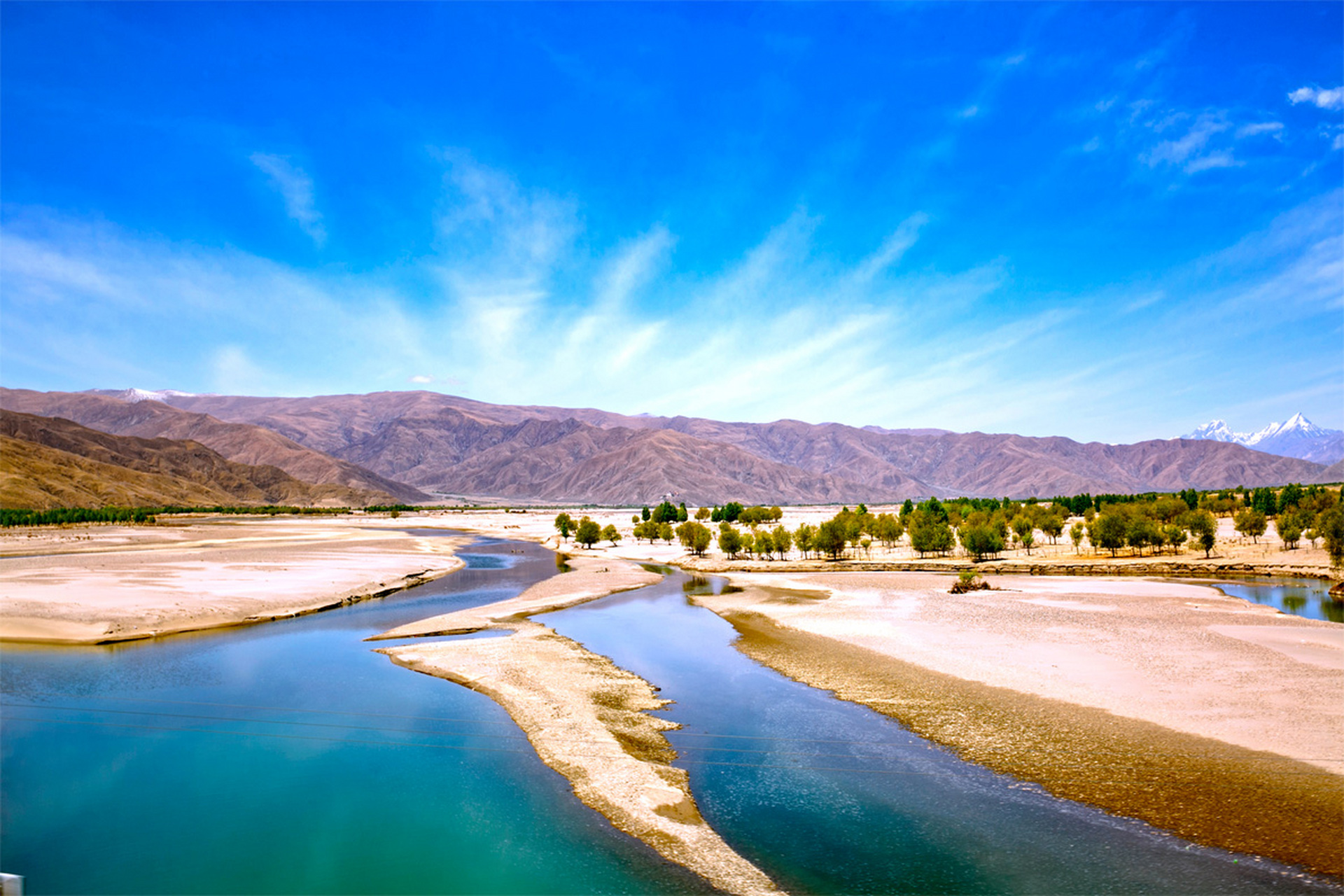 拉萨河,藏语称吉曲,意为"快乐河","幸福河",位于西藏中南部