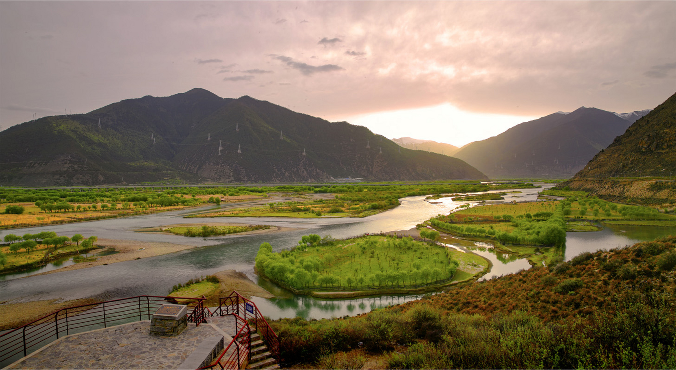 2009年7月29日,《雅尼国家湿地公园总体规划》在拉萨市顺利通 过了