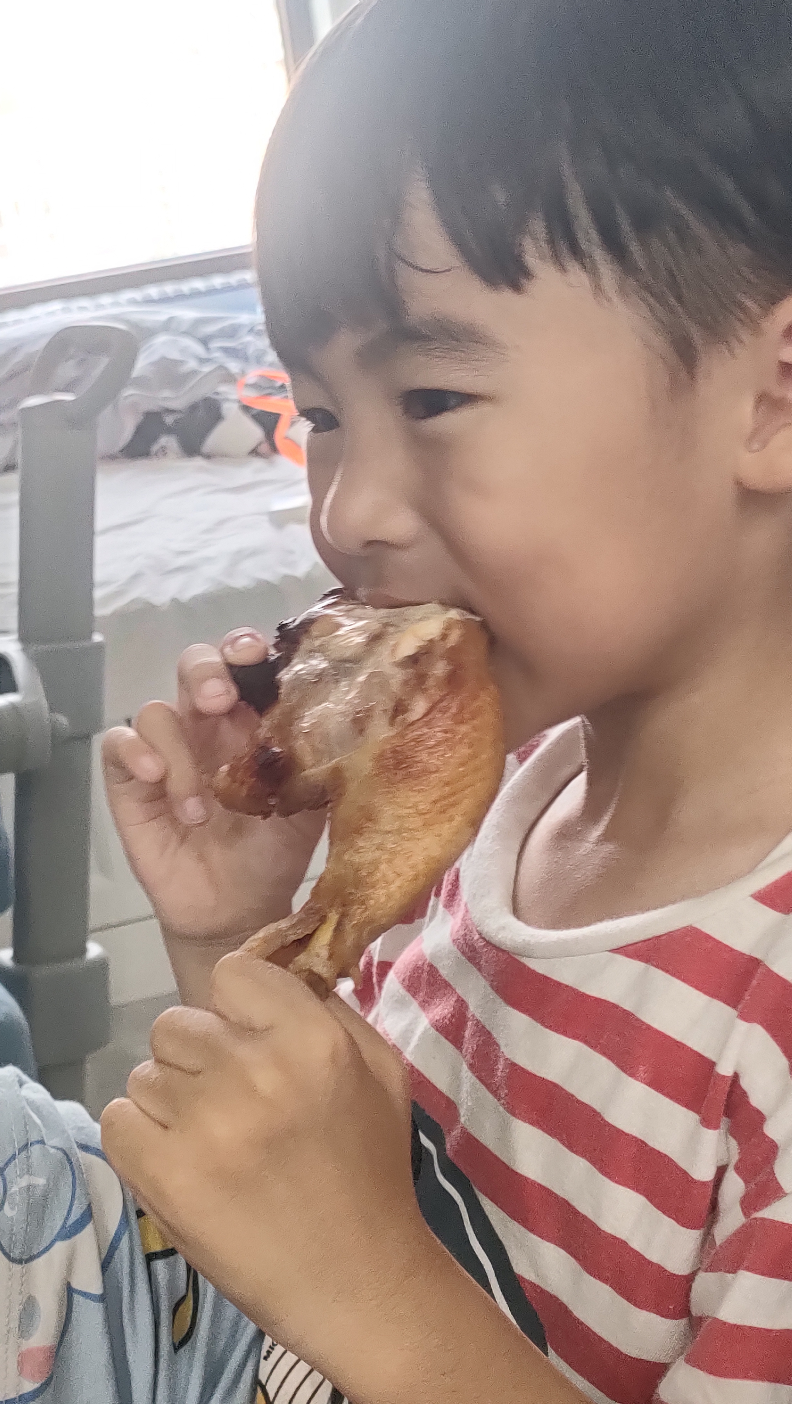 我也是服了,刚发完视频,我说你必须给我吃完了啊