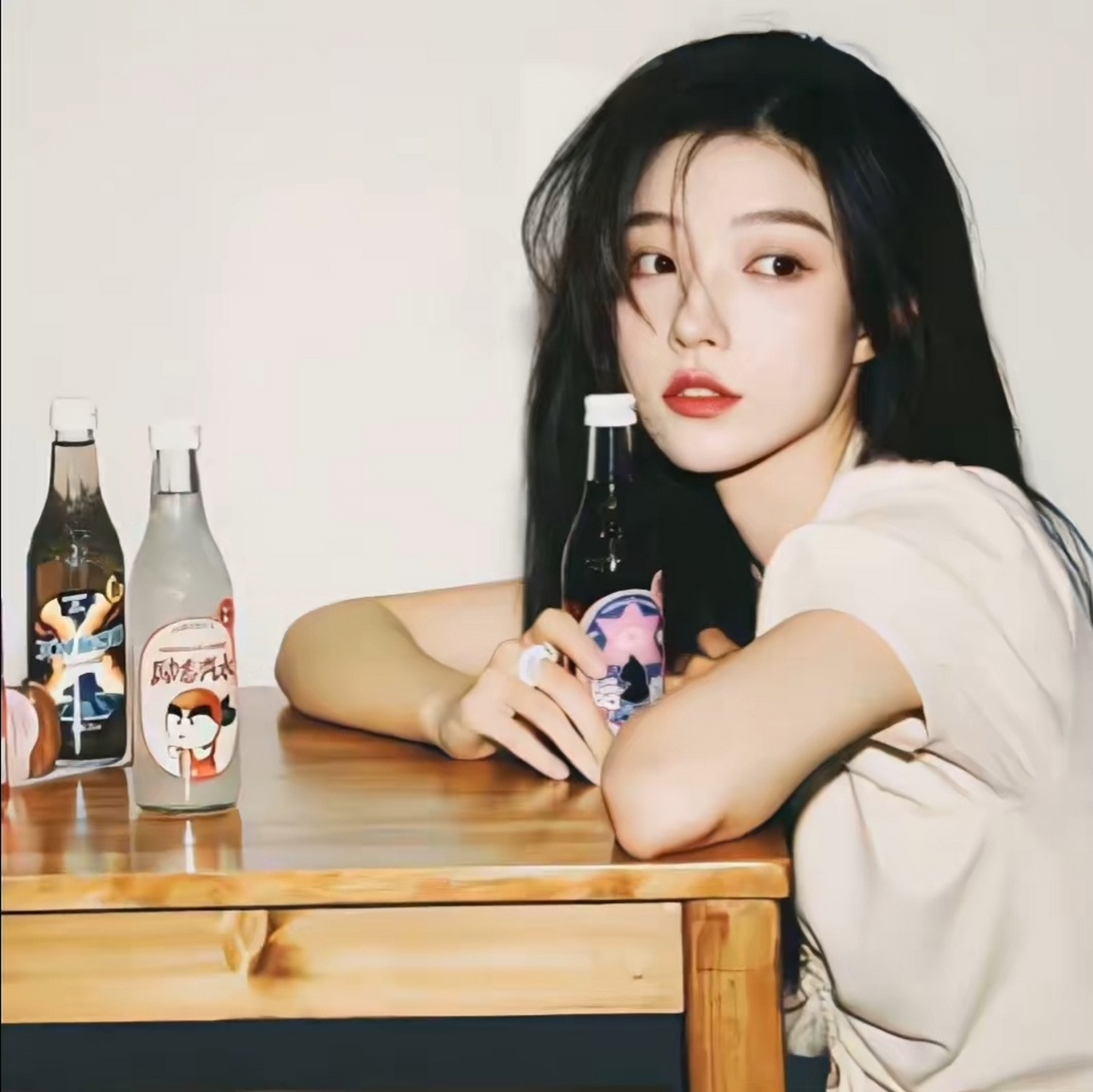 落俗在所难免  浪漫至死不渝 #女生头像# #头像# #情感# #文案