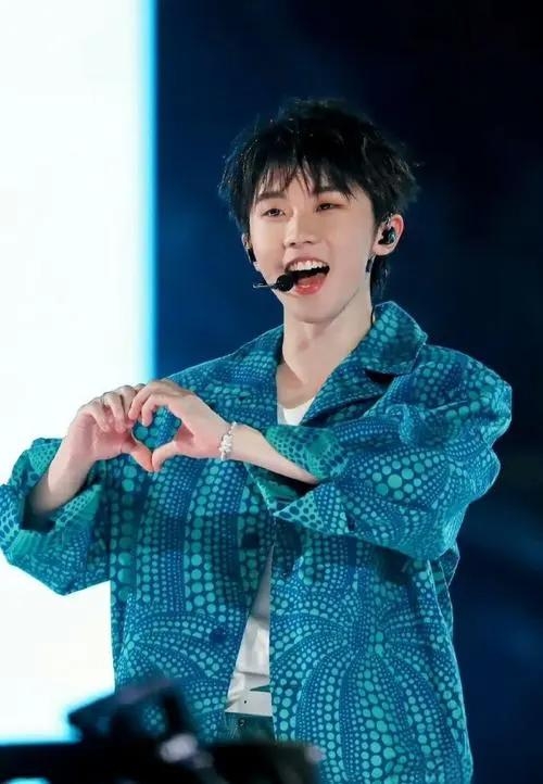 这颜值简直了(词穷),只能说太美了  #马嘉祺# #马嘉祺神图