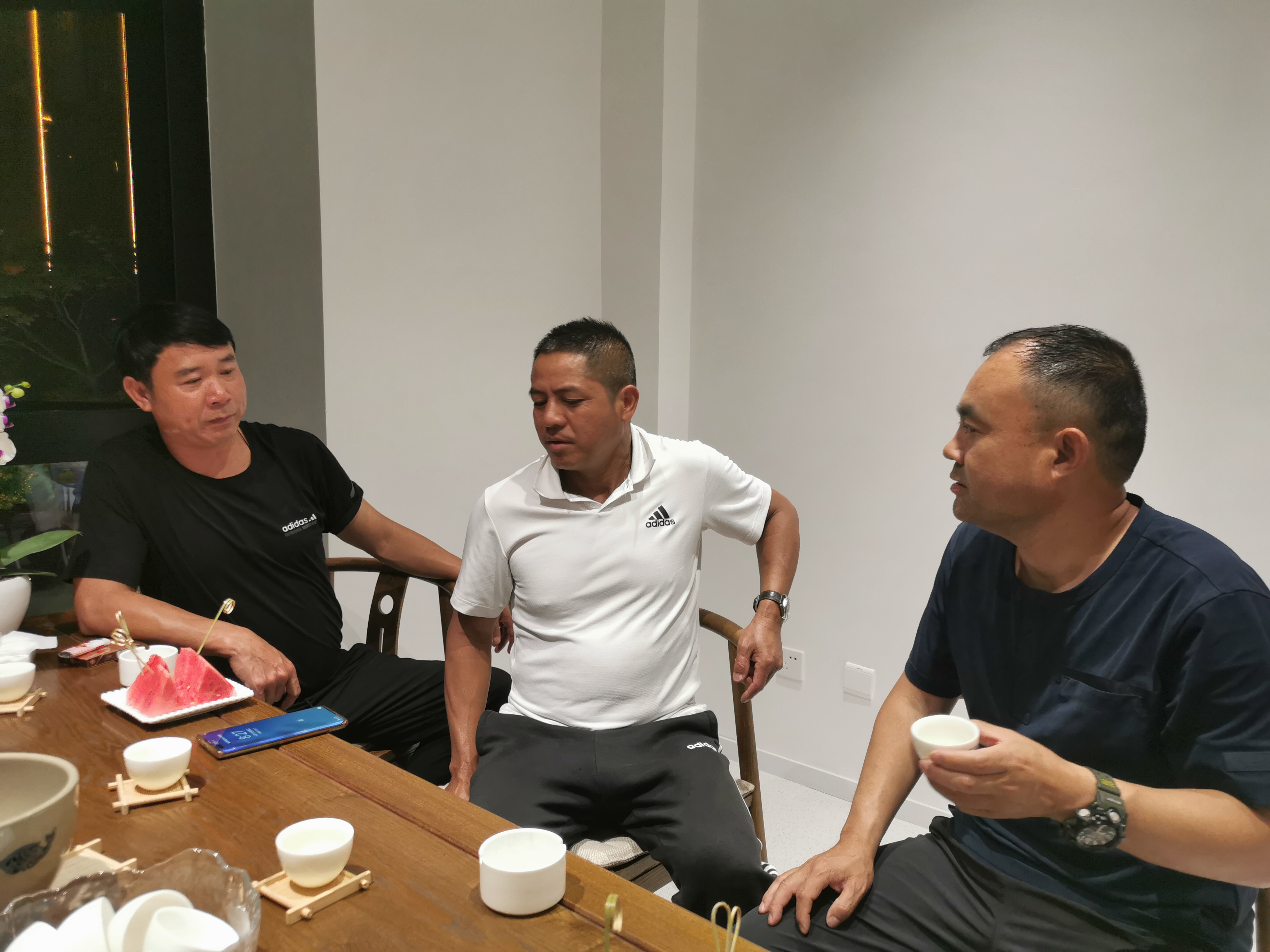 寻茶之旅/今天有幸与勐库冰岛老寨茶王树赵玉学一起品茶,交流学习.