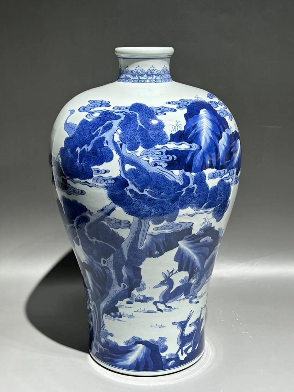 康熙翠毛蓝  鹤鹿同春山水梅瓶 高46. 发色一流,画工流畅,全品完整