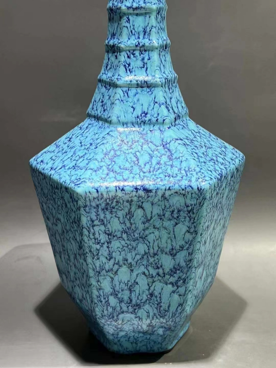 清乾隆炉钧釉六方瓶 高30公分,全品完整