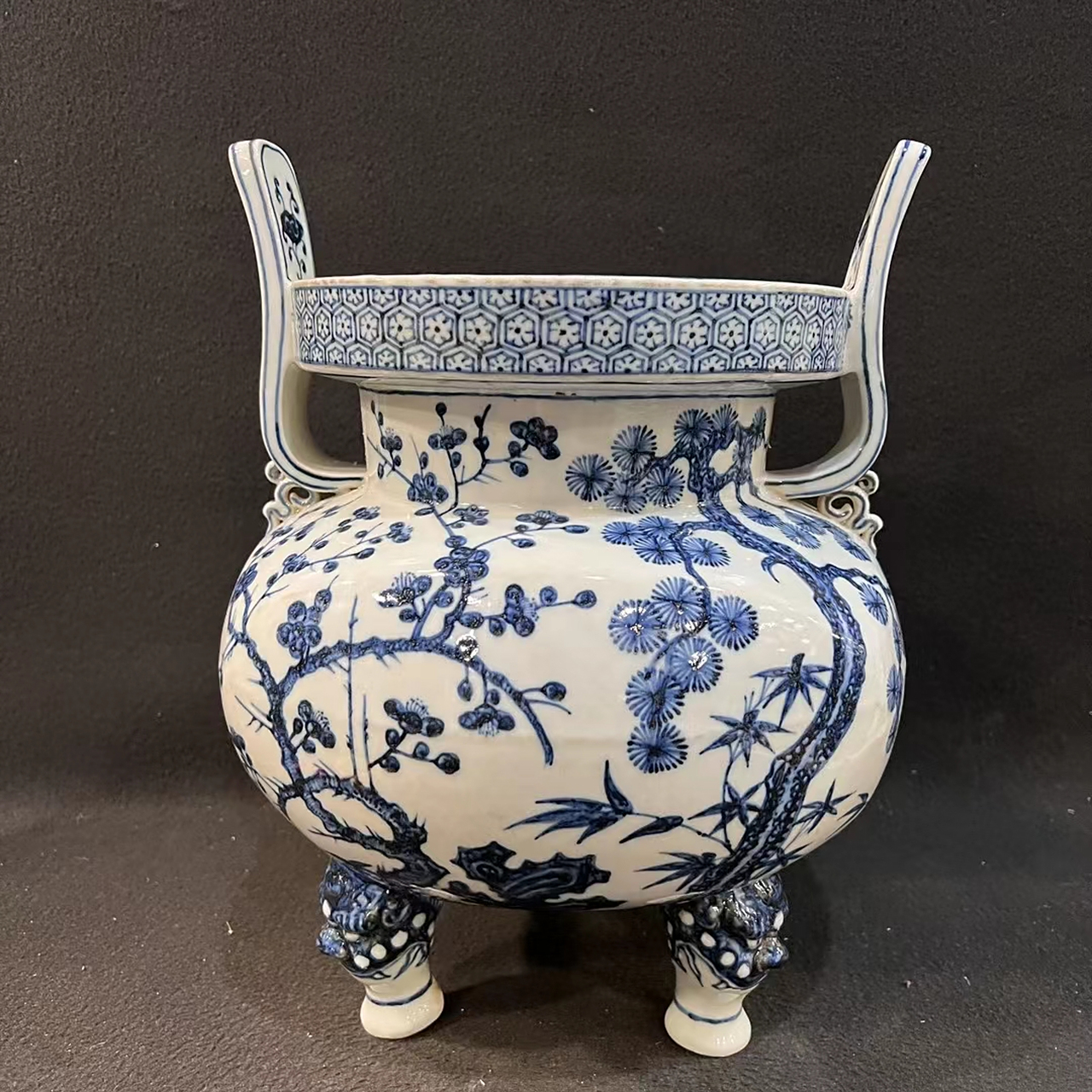 永乐青花松竹梅纹三足双耳炉