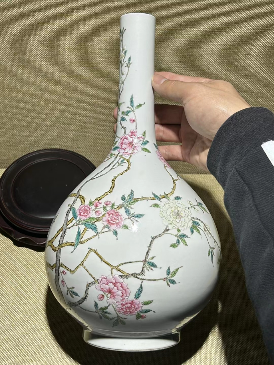 雍正粉彩桃花胆瓶 高34公分. 画工精美,藏品开门