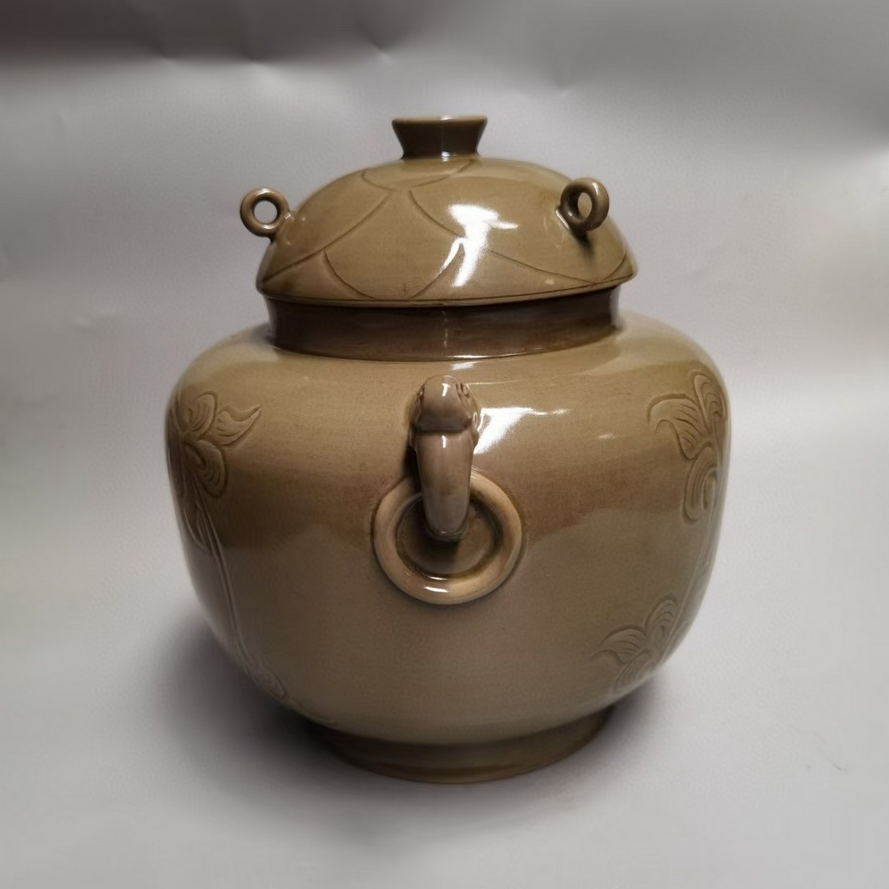 旧藏北宋,越窑黄釉双兽耳环盖罐,高25㎝,口径14㎝,肚直径28㎝