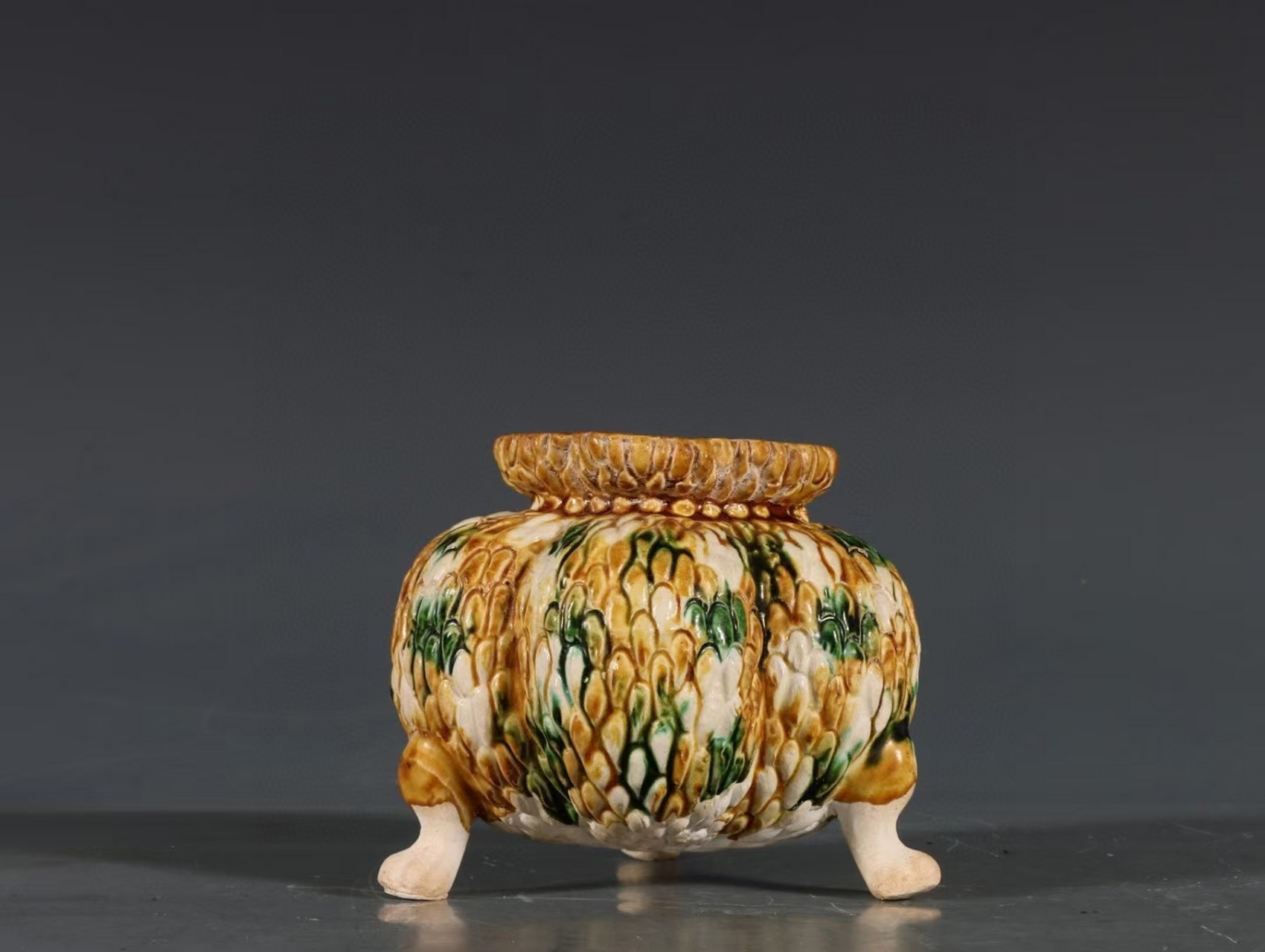 唐巩义窑三彩瓜凌花口三足水盂 高7.5口径5.8肚径8.5底径6.5公分