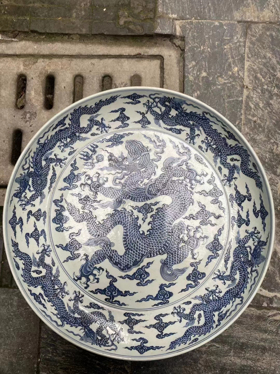 明代早期青花龙纹大盘 直径75公分,全品完整,藏品开门