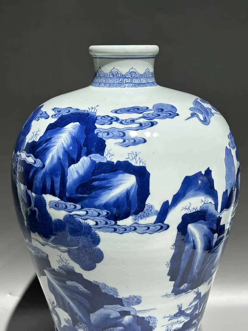 康熙翠毛蓝  鹤鹿同春山水梅瓶 高46. 发色一流,画工流畅,全品完整