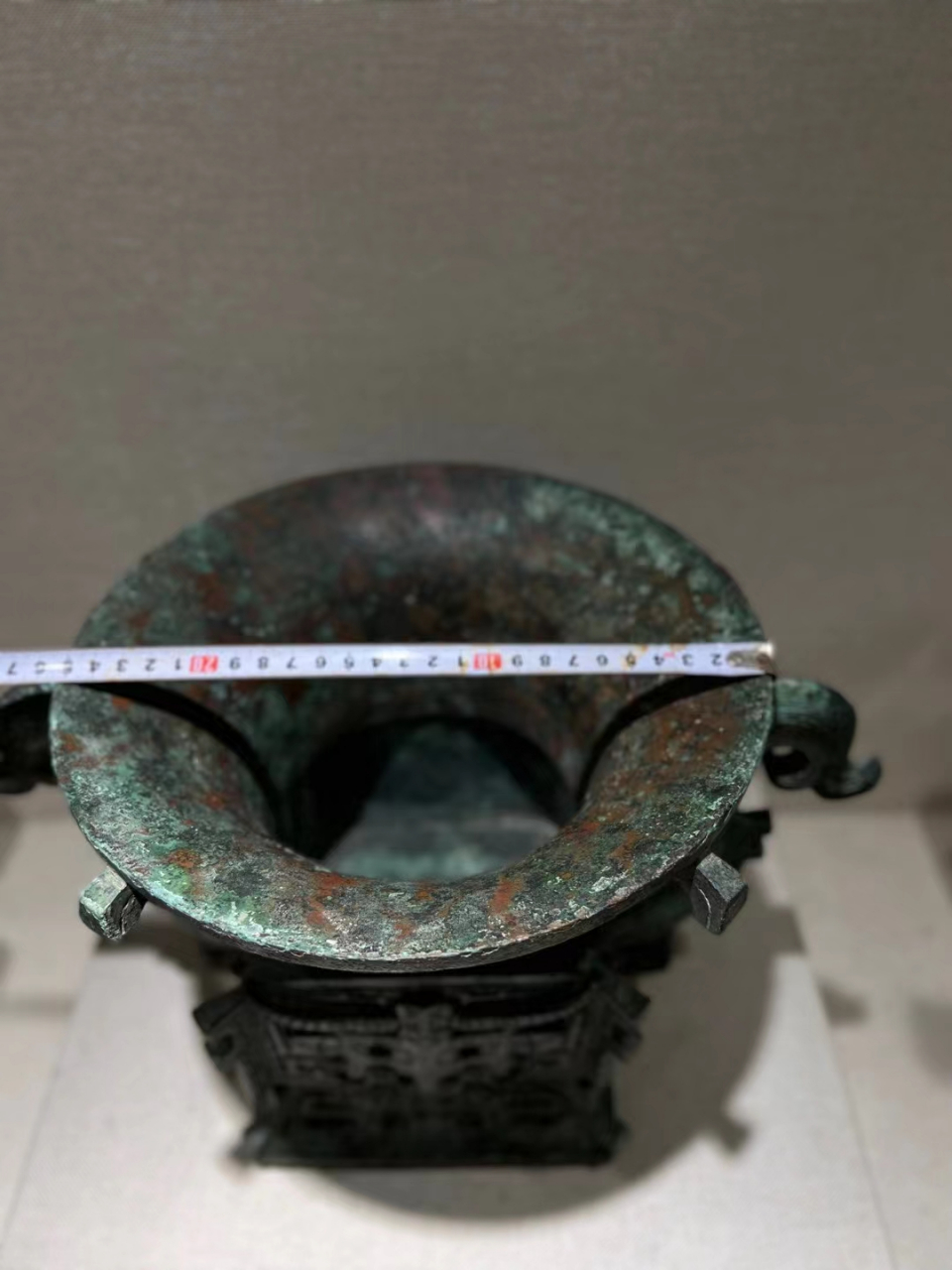 青铜器兽面纹方尊