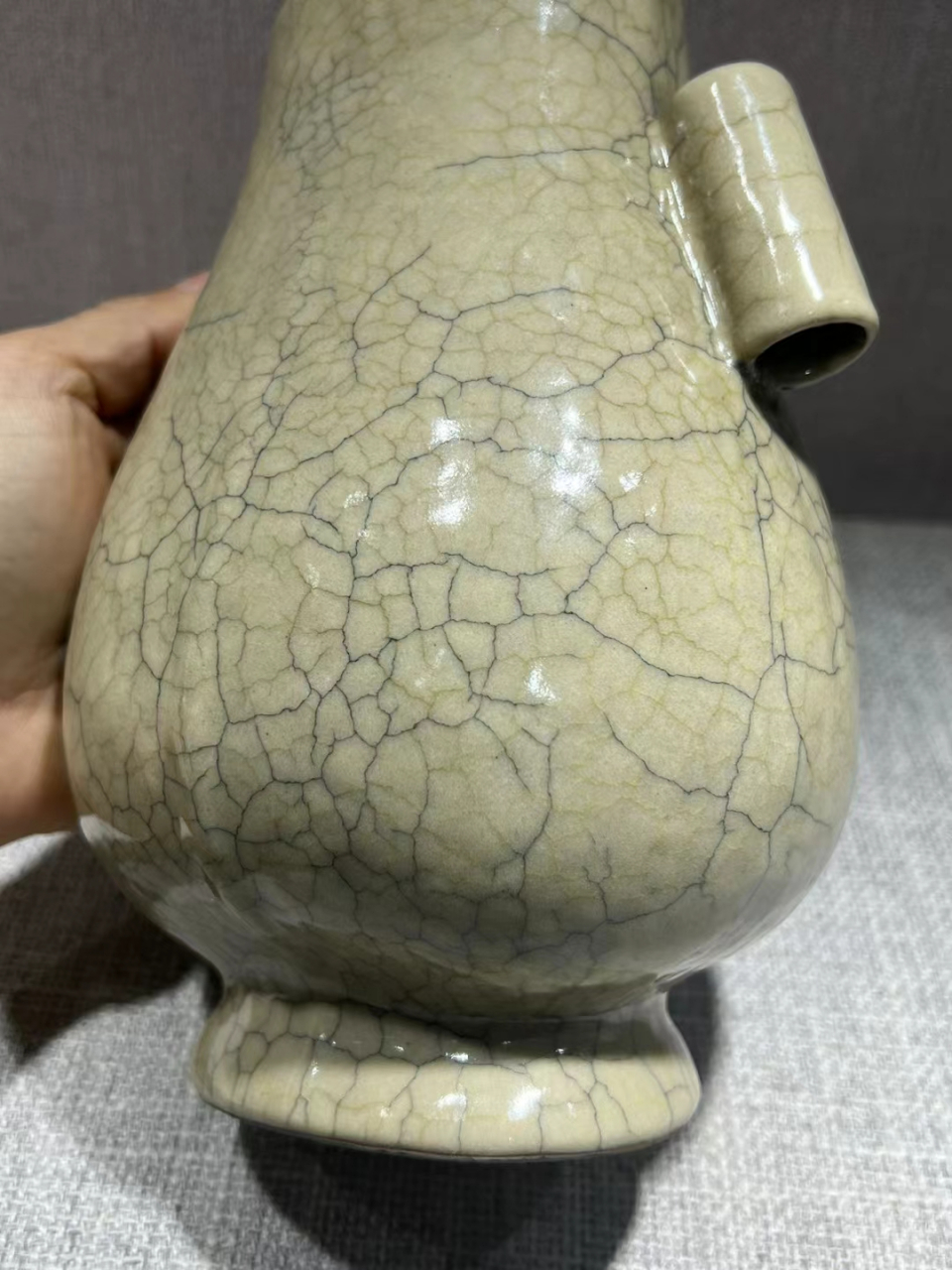 宋哥窑贯耳瓶 高21.5公分,全品完整