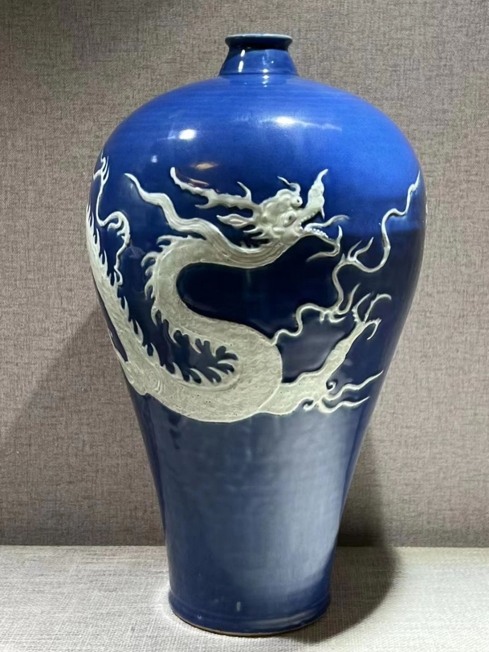 元蓝釉白龙纹梅瓶精品欣赏 高42公分,全品