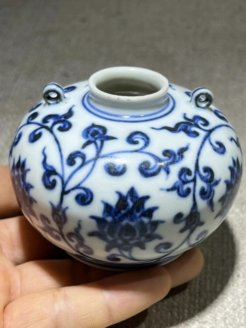 明永宣时期青花缠枝莲纹双系盖罐 高8.5肚径8.5公分,全品完整