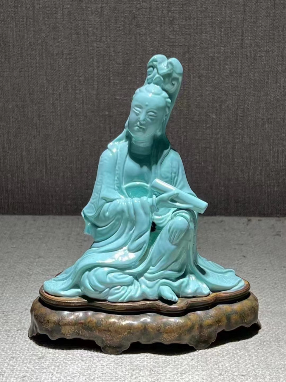 清乾隆松石绿釉观音像 高16宽14公分,全品完整