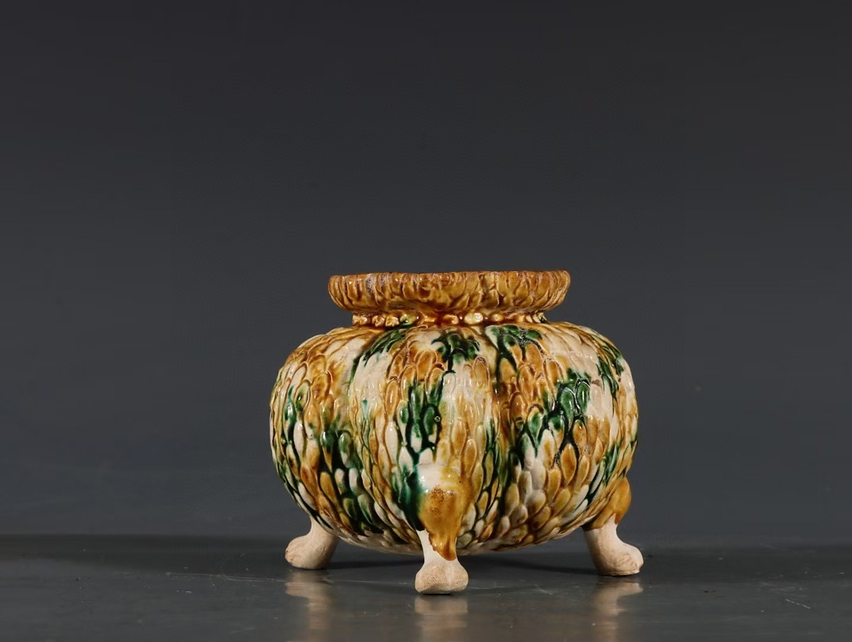 唐巩义窑三彩瓜凌花口三足水盂 高7.5口径5.8肚径8.5底径6.5公分