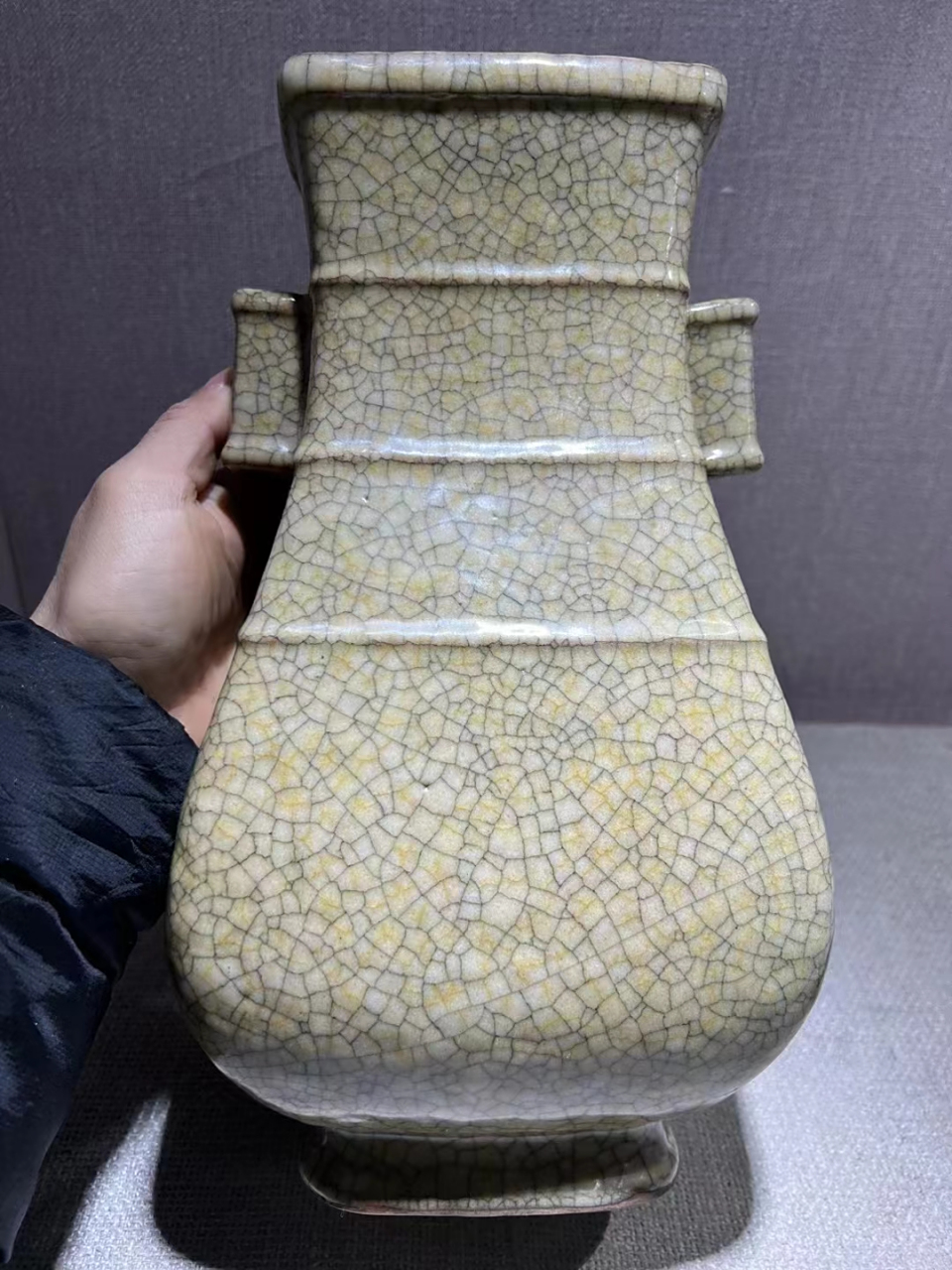 宋哥窑四方贯耳瓶 高30宽17公分,全品完整