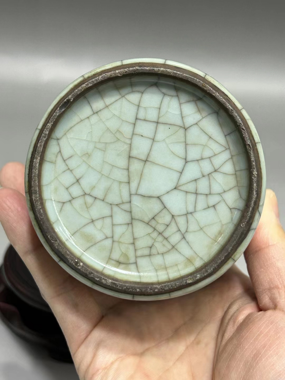 宋代官窑双耳瓶 高21.7. 口有爆釉,藏品开门,品相如图