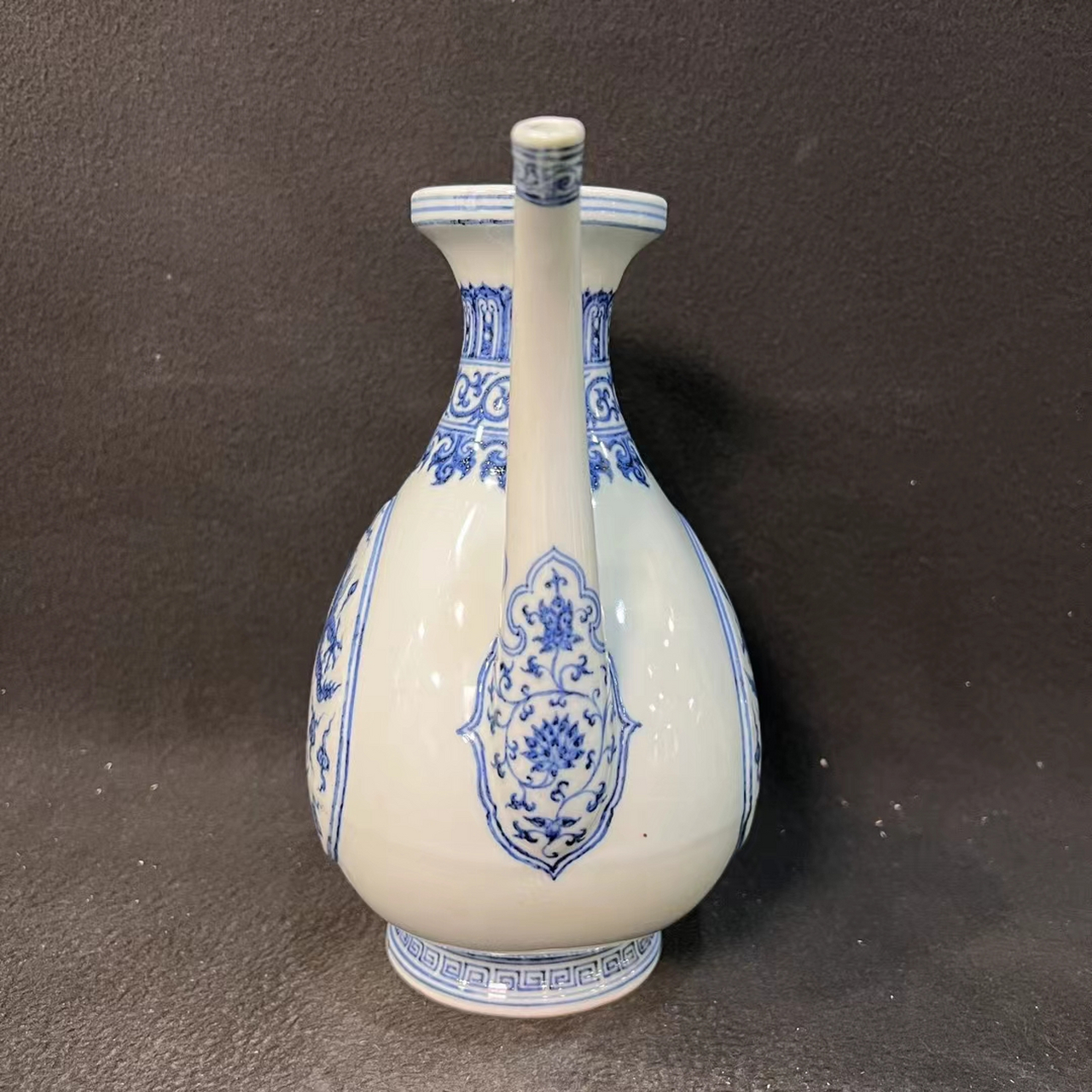 明永乐青花龙纹执壶