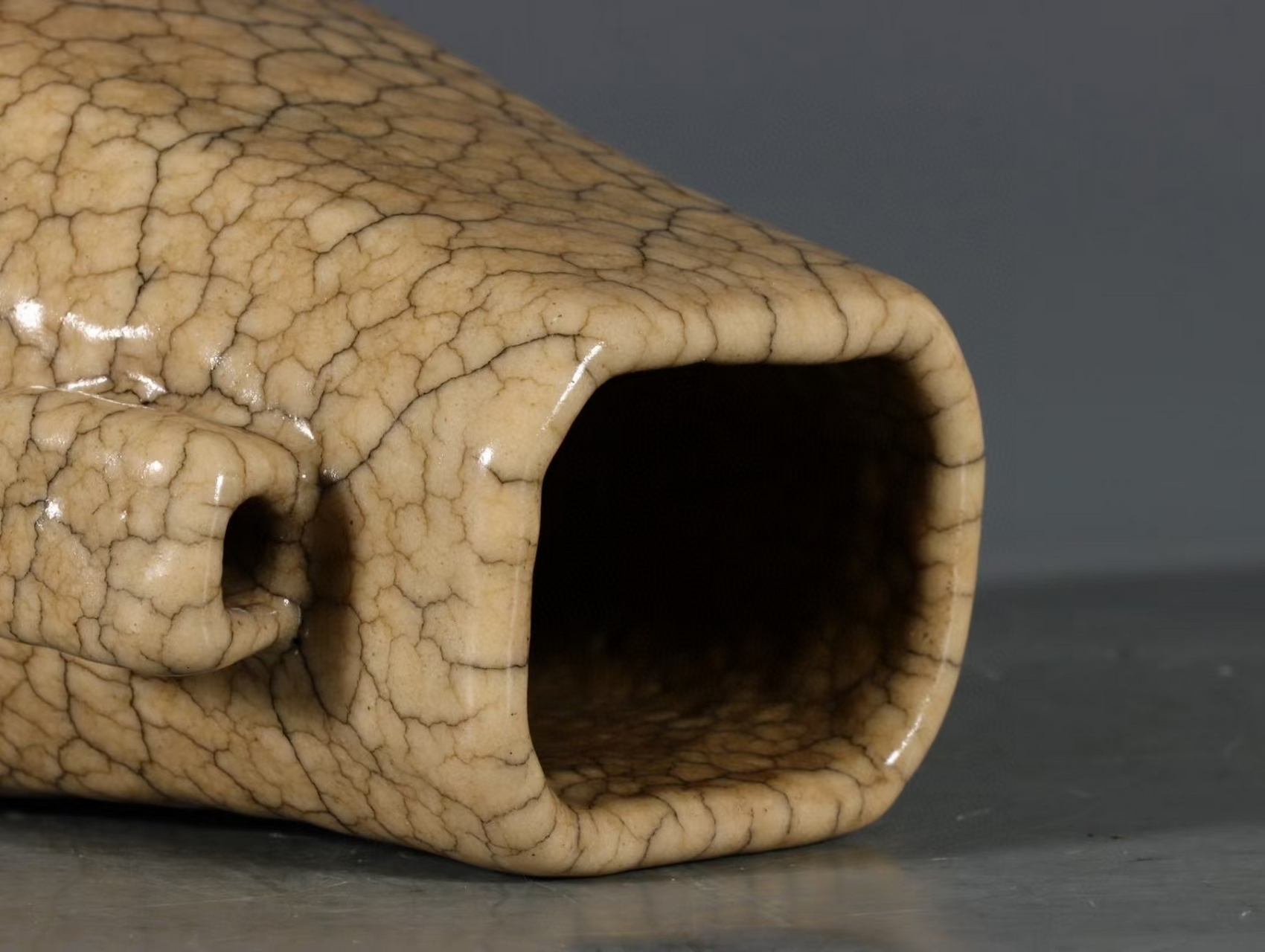 哥窑米黄釉贯耳小瓶 高13.5口径5.2底径5公分