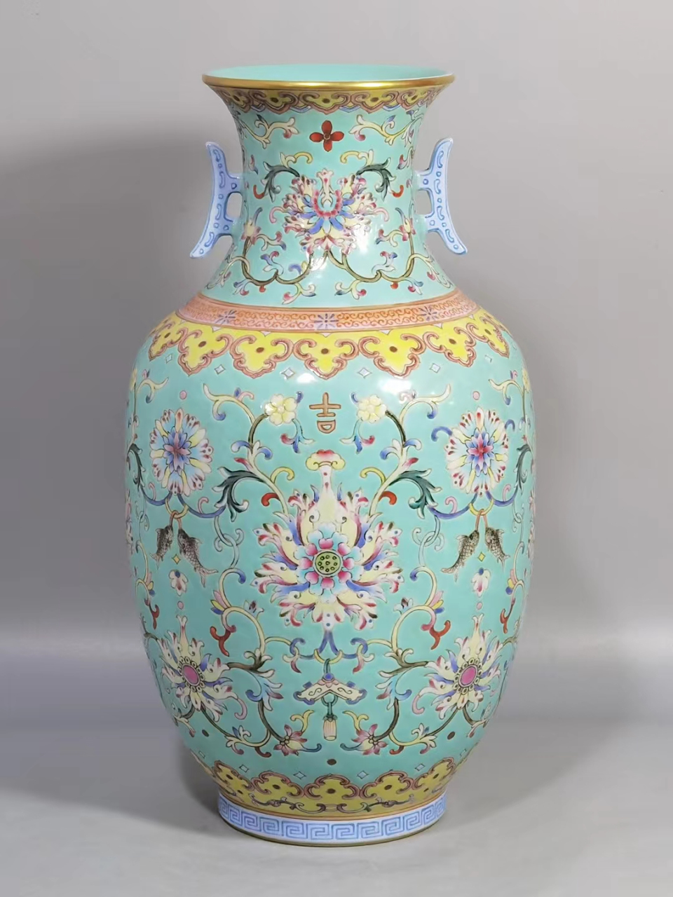 清道光款 绿地粉彩吉庆有余宝相花双耳瓶 高31.5肚径17