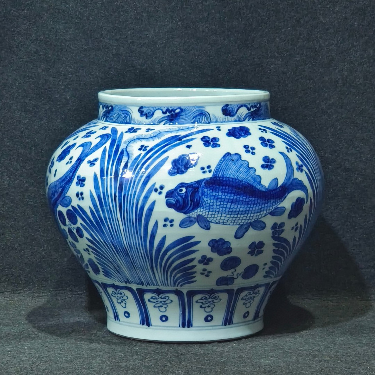 青花鱼藻纹罐 高31公分