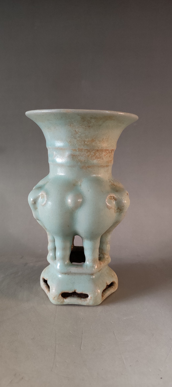 汝窑三羊尊精品鉴赏